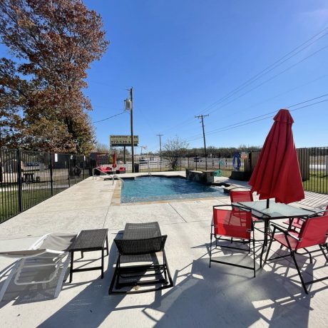 Swimming pool at Valley Rose RV Park & Storage